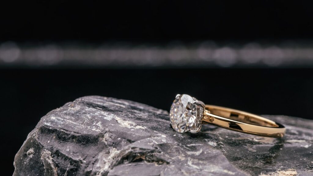 Aniversario con un impresionante anillo de diamantes